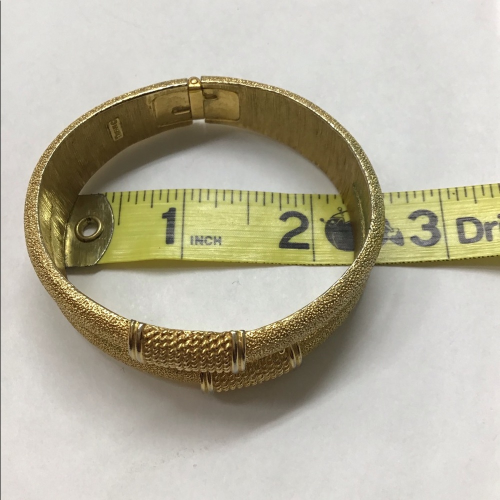 Cuff - Picture 5 of 5
